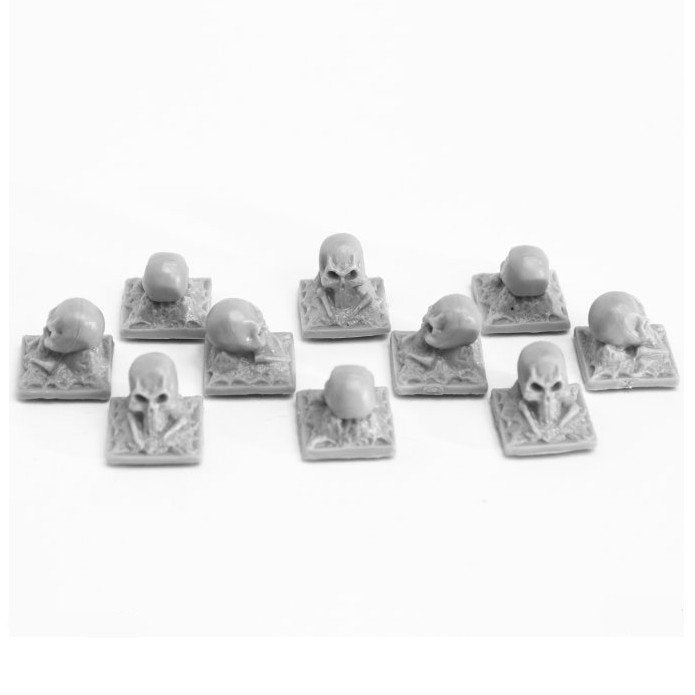 Reaper Bones: Graveyard Finial: Skulls
